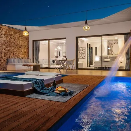 Villa Emerald Cave Suites *
